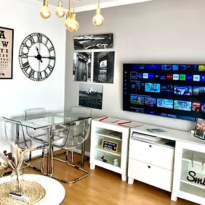 Maravilloso Centrico De 70m2, Jardin Propio 40m2 Con Piscina Ninos Y Parking Opcional Málaga